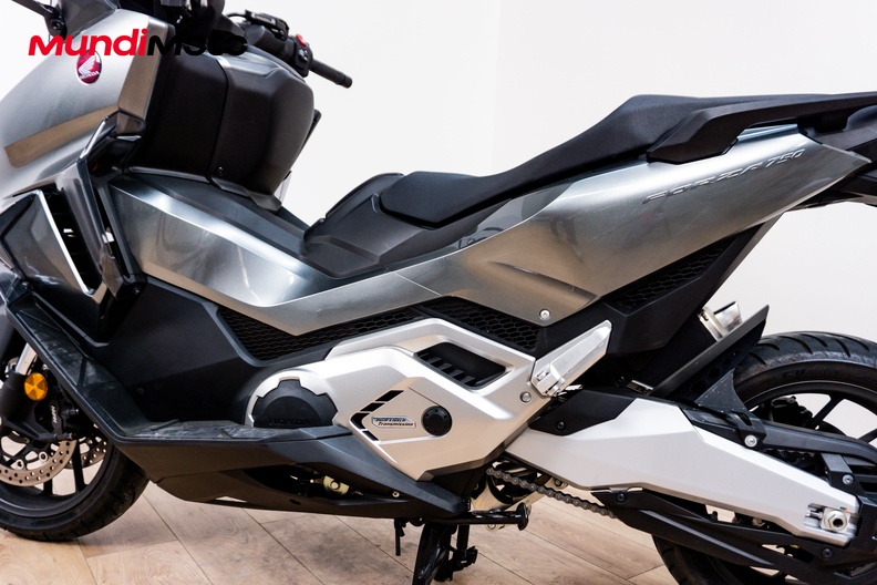 Motorbike image 8