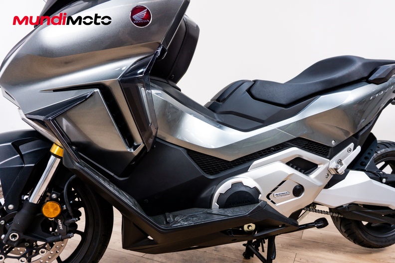 Motorbike image 9
