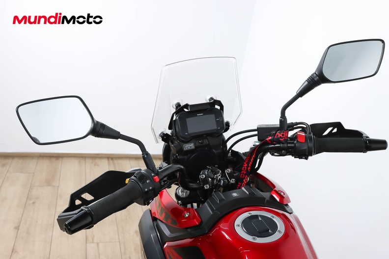 https://assets.mundimoto.com/images/8d441d65-4be8-472c-bb08-c63405af8808/COCKPIT_HANDLEBAR-0_medium.jpg