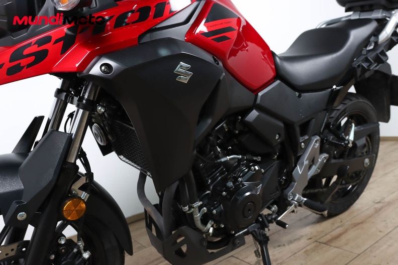 https://assets.mundimoto.com/images/8d441d65-4be8-472c-bb08-c63405af8808/LEFT_FRONT_DETAIL-0_medium.jpg