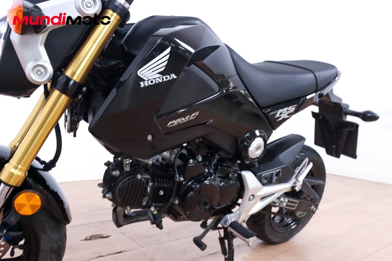 Motorbike image 9