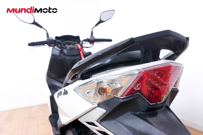 Motorbike image 9