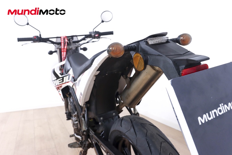 Motorbike image 9