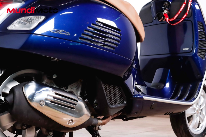 Motorbike image 3