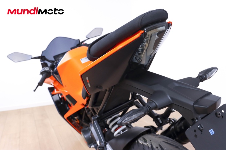 Motorbike image 9