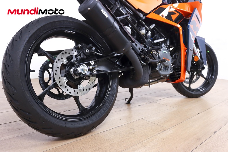 Motorbike image 3