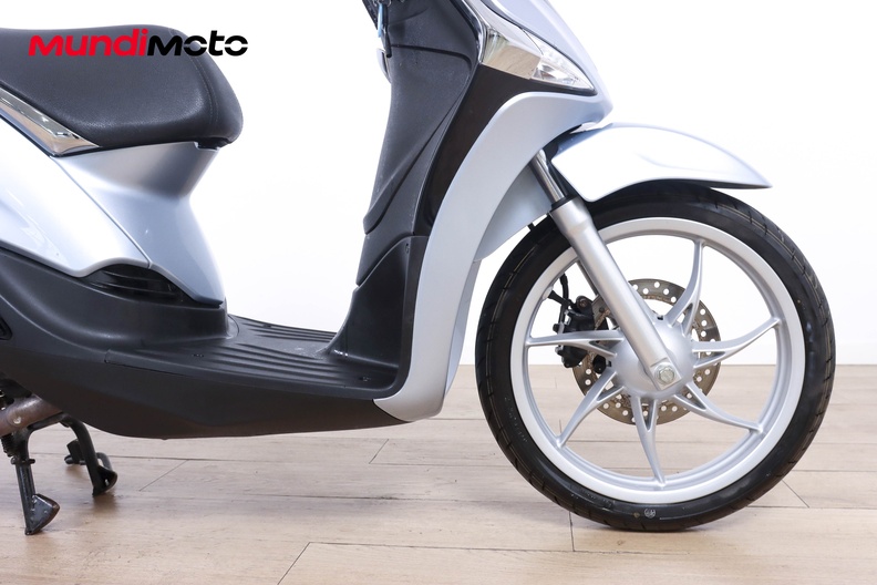 Motorbike image 13