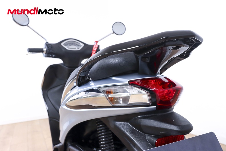 Motorbike image 9