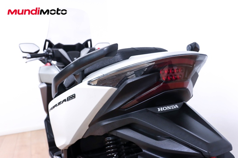 Motorbike image 9