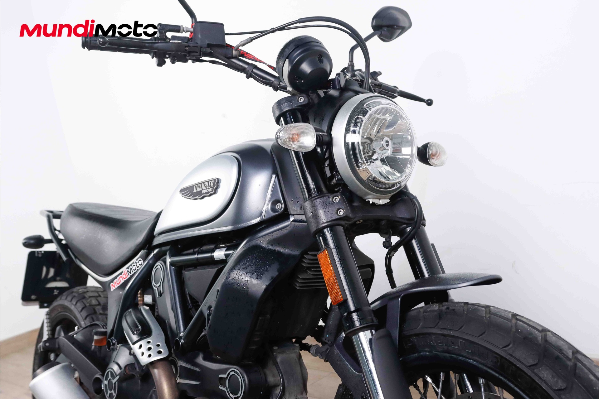 https://assets.mundimoto.com/images/8fbfe1bc-a652-423d-af2e-410f7f815eb0/RIGHT_FRONT_DETAIL-0_detail.jpg