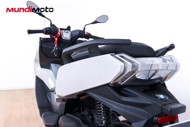 Motorbike image 9