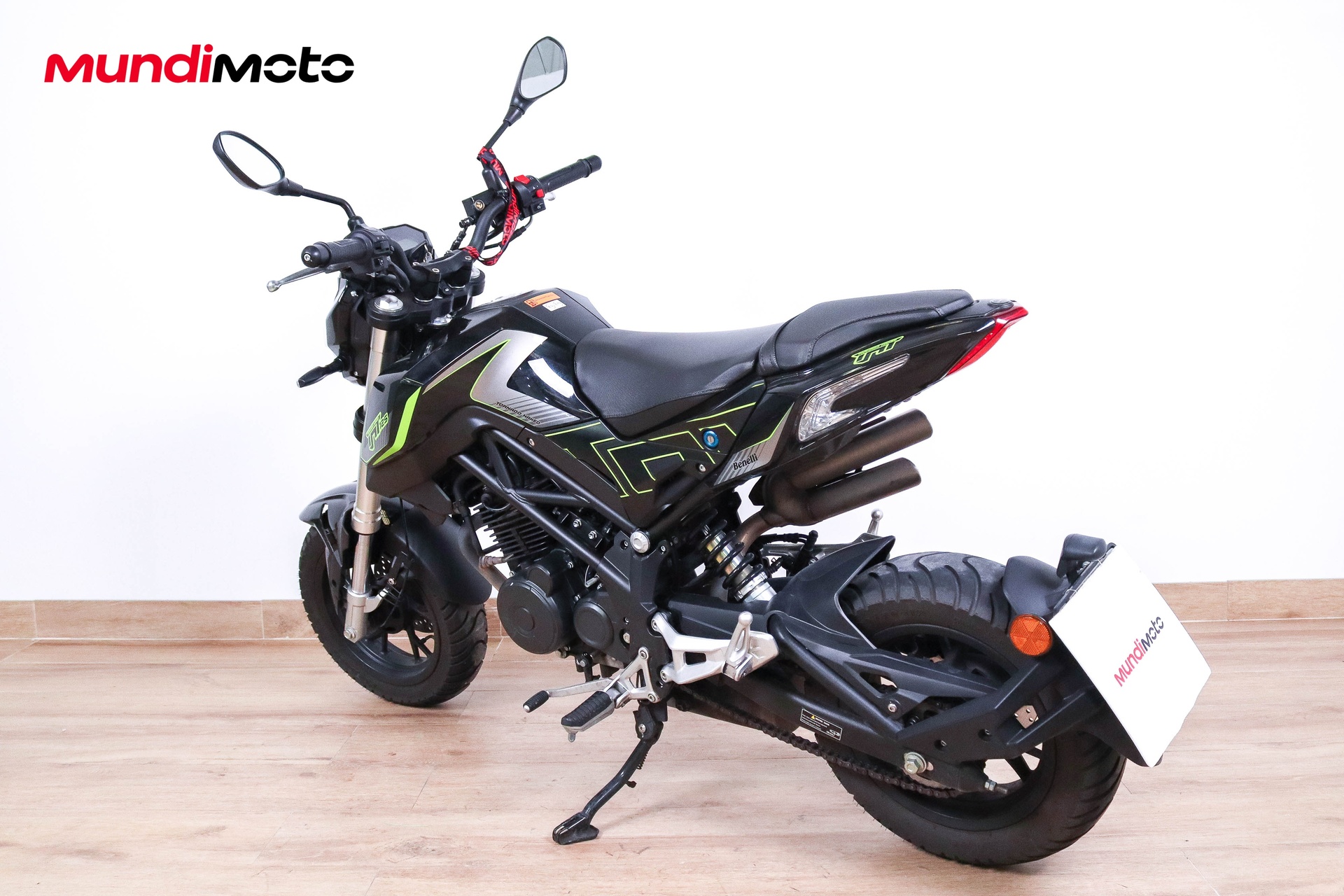 https://assets.mundimoto.com/images/962f0b56-d0f9-446c-beab-a2d85b2a6f85/LEFT_FRONT-0_detail.jpg