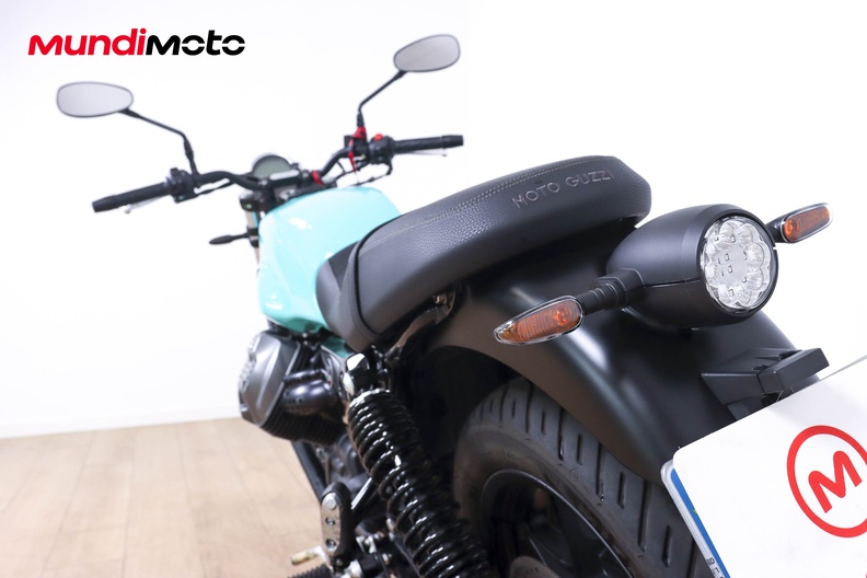 Motorbike image 9