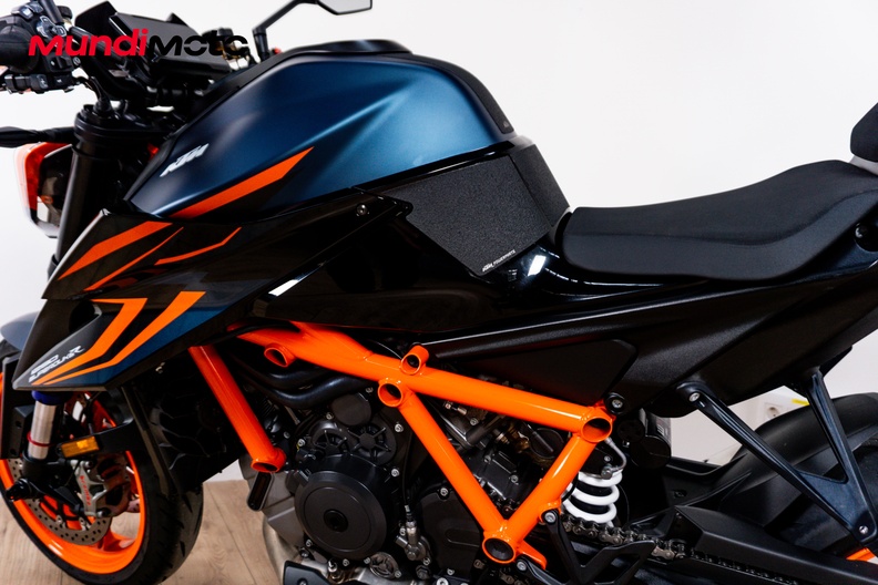 Motorbike image 8