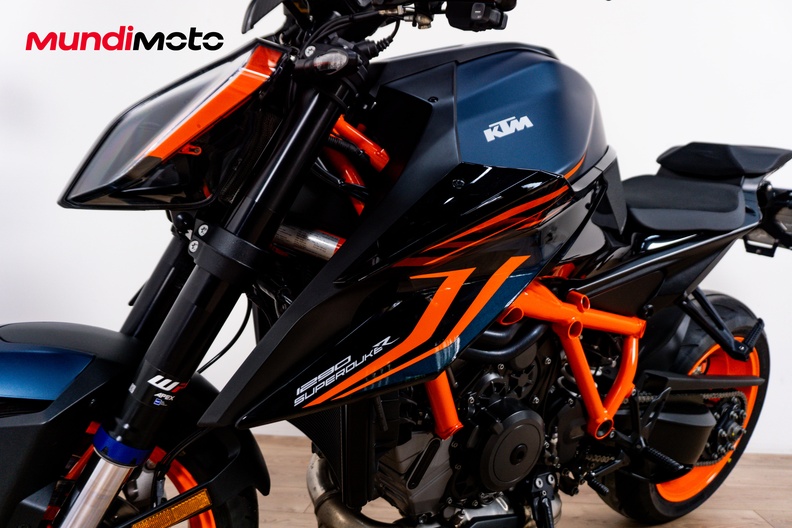 Motorbike image 9