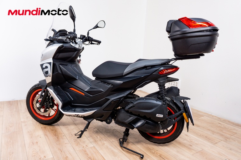 Motorbike image 7