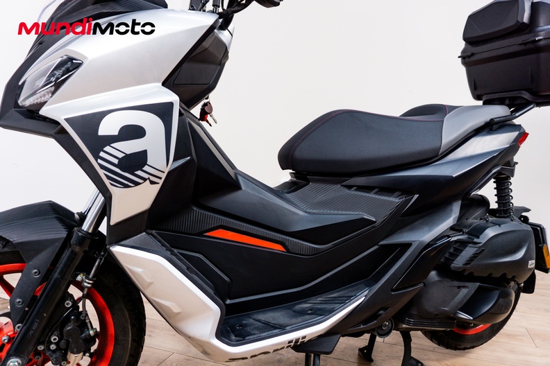 Motorbike image 9