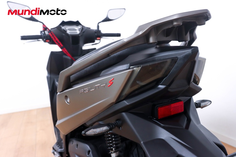 Motorbike image 9