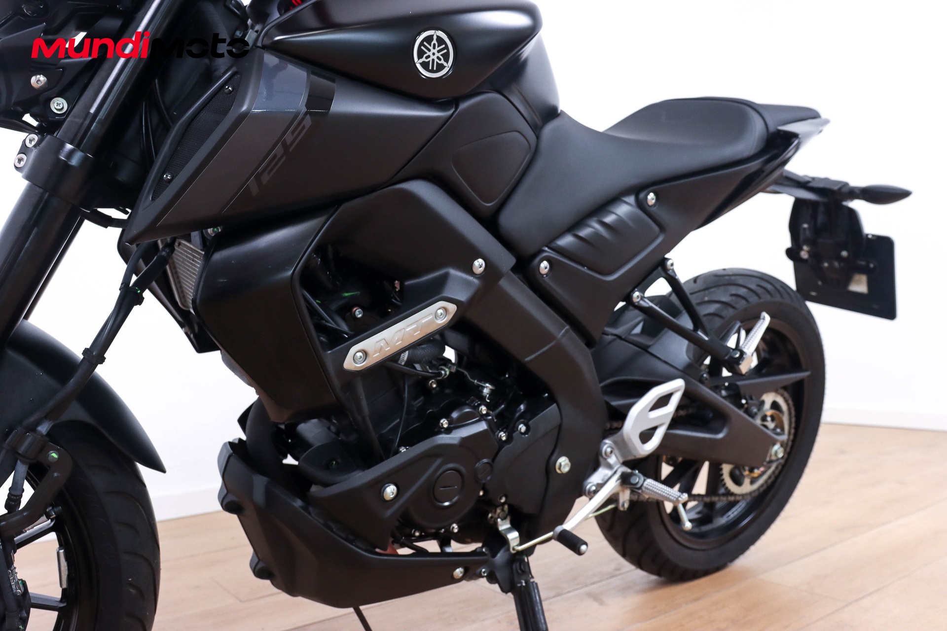 https://assets.mundimoto.com/images/9c03f77f-bf6a-427a-b39a-cb42e9843f67/LEFT_FRONT_DETAIL-0_detail.jpg