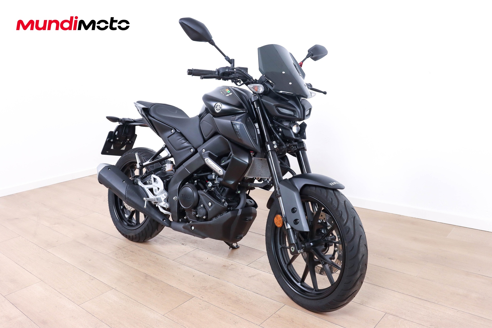 https://assets.mundimoto.com/images/9c03f77f-bf6a-427a-b39a-cb42e9843f67/RIGHT_FRONT-0_detail.jpg