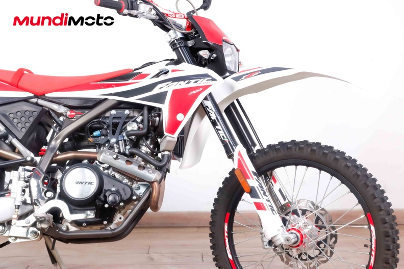 Motorbike image 12