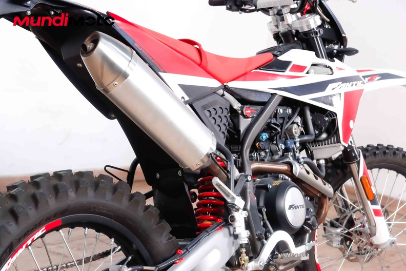 Motorbike image 3