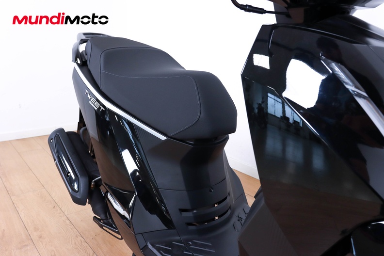 Motorbike image 12