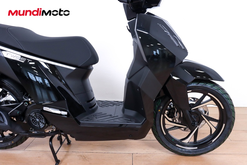 Motorbike image 13