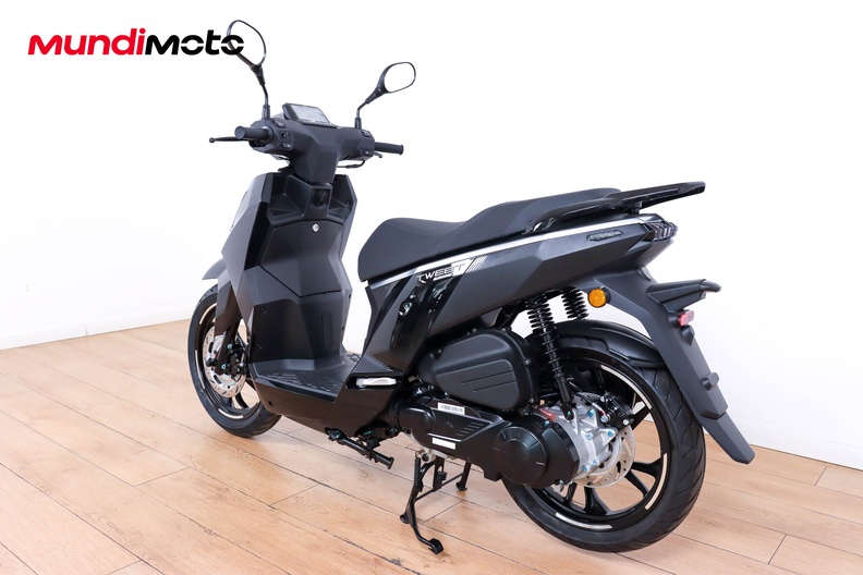 Motorbike image 6