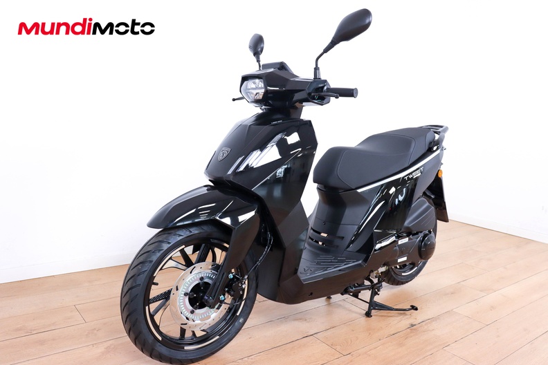 Motorbike image 7