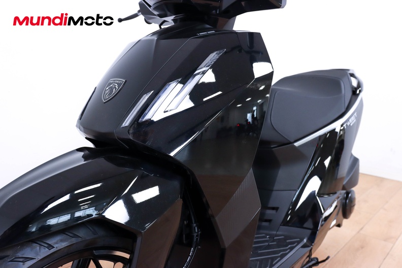 Motorbike image 8