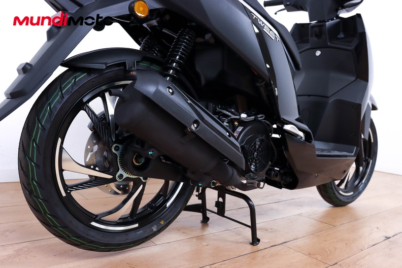Motorbike image 3