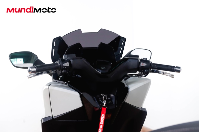 Motorbike image 10