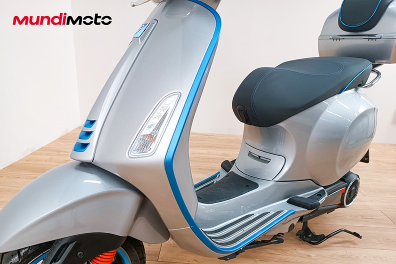 Motorbike image 9