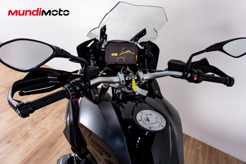 Motorbike image 10