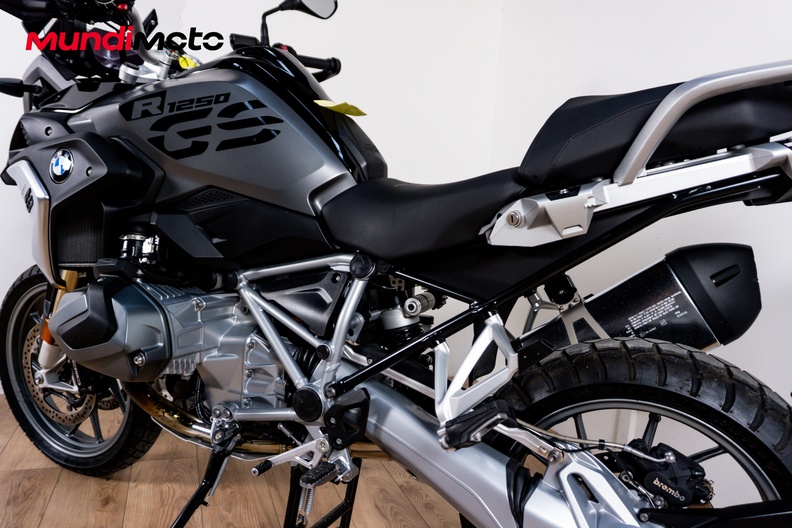 Motorbike image 8