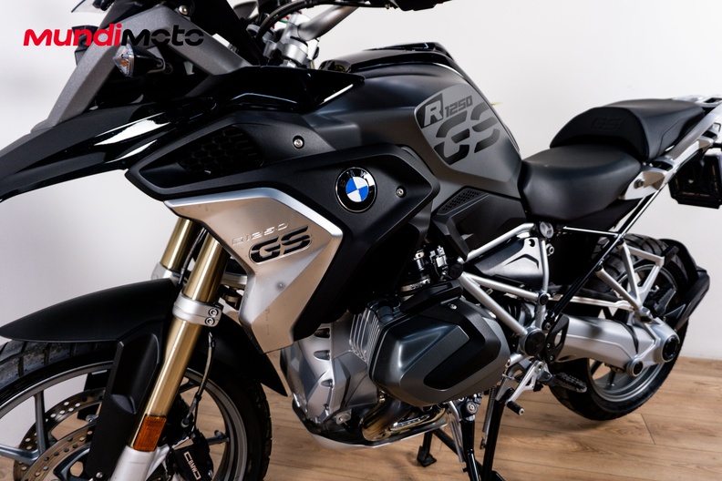 Motorbike image 9
