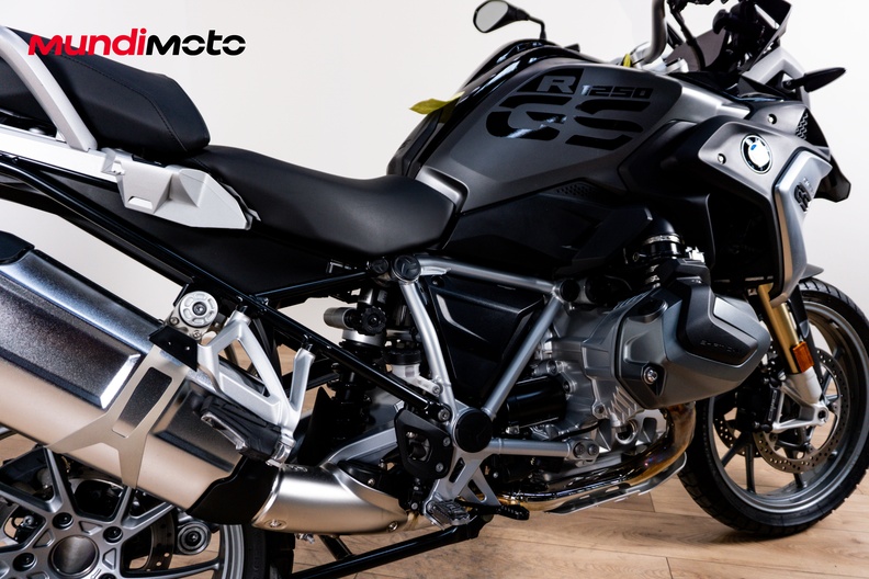 Motorbike image 3