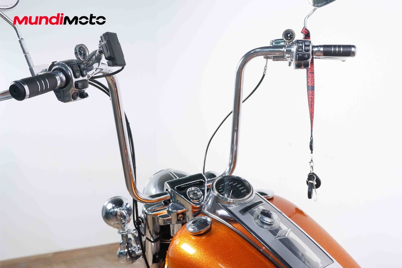 https://assets.mundimoto.com/images/a47598df-0519-4252-87fb-8d4836ce6743/COCKPIT_HANDLEBAR-0_medium.jpg