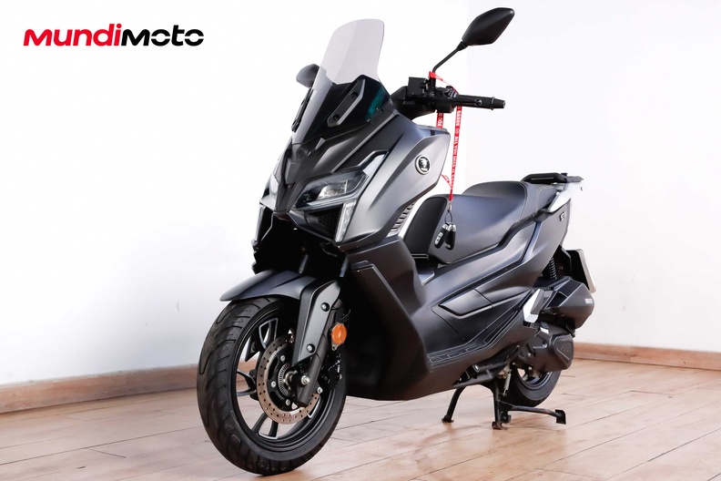 Motorbike image 7