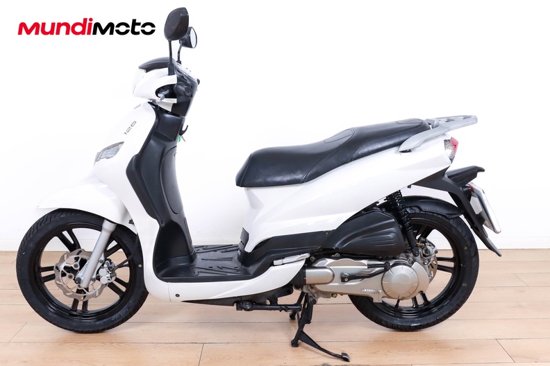 Motorbike image 5