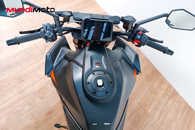 Motorbike image 10