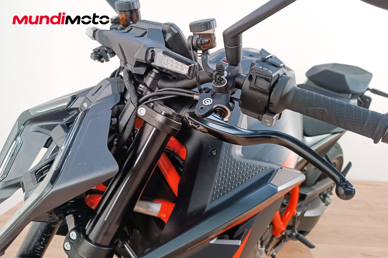 Motorbike image 9