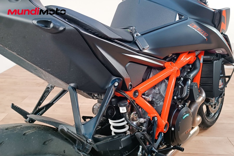 Motorbike image 3