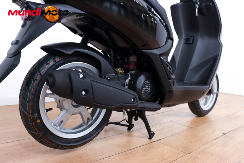 Motorbike image 3