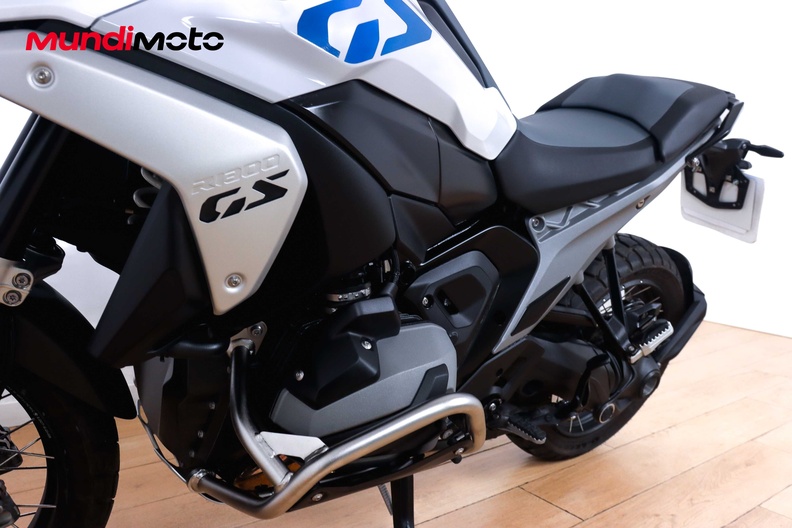 Motorbike image 8