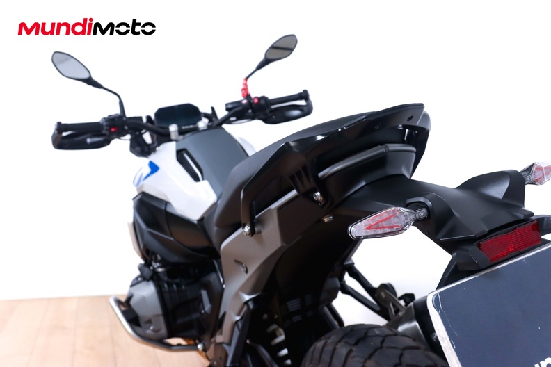 Motorbike image 9
