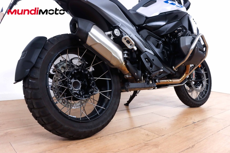 Motorbike image 3