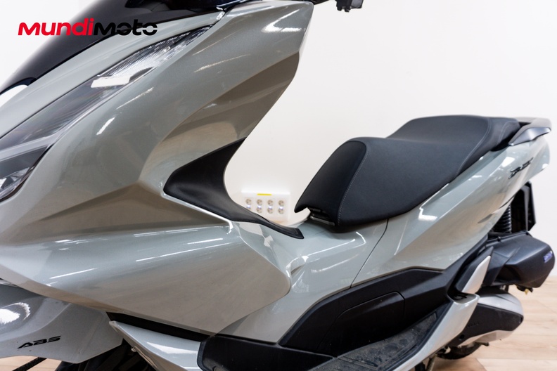Motorbike image 9