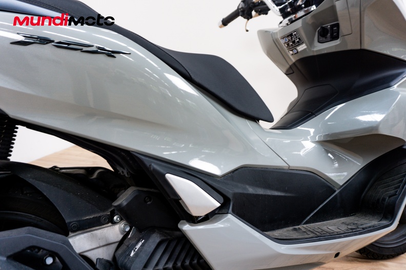 Motorbike image 3